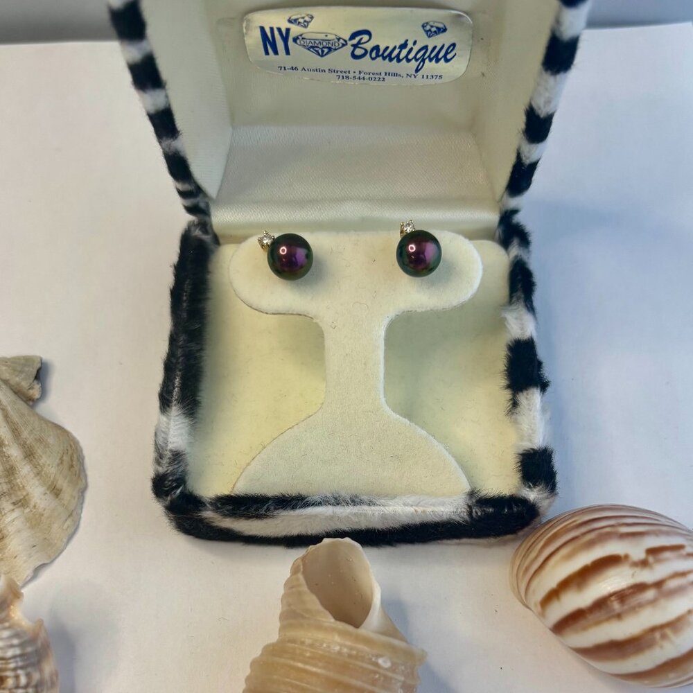 Cultured black peacock 7mm pearl stud with 0.04 tw. diamond set in 14ky gold.